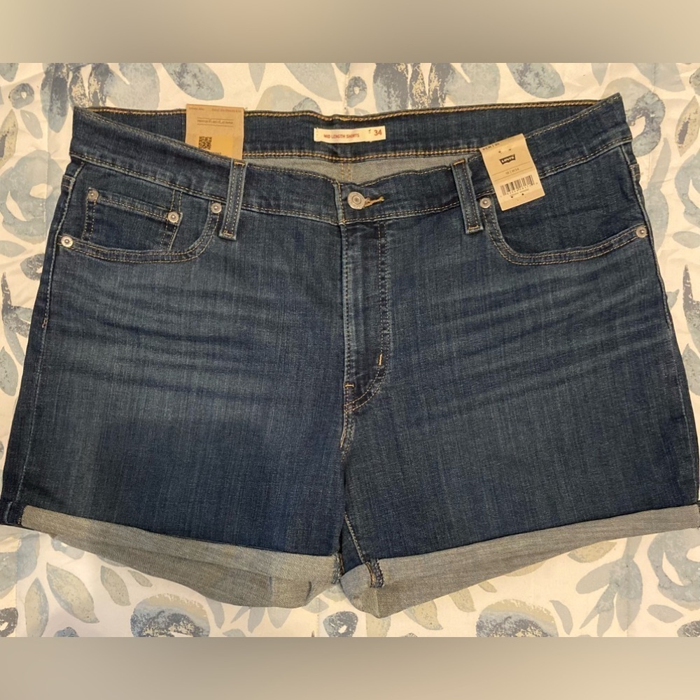 NWT Levi's Womens Mid Rise Stretch Cuffed Mid Length Shorts Size 18 / W 34 - Picture 2 of 5